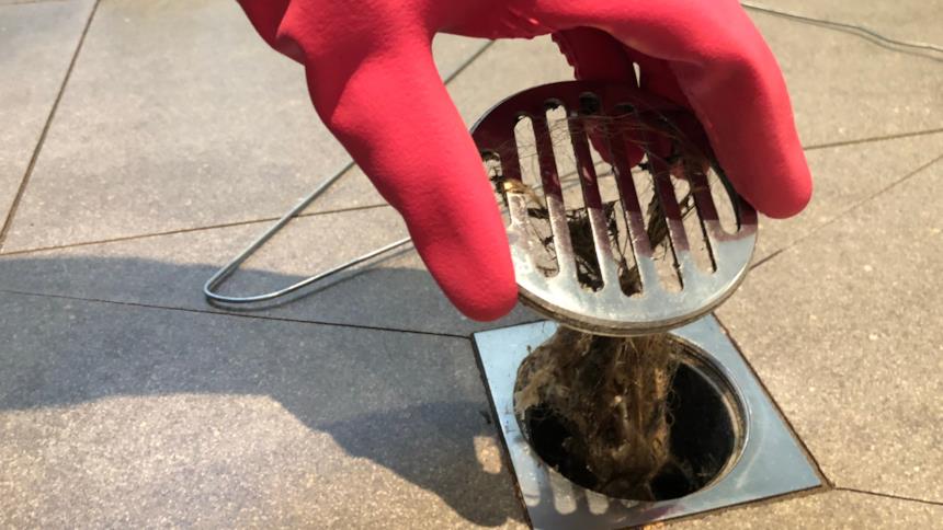 Piletta doccia sollevata con lo sporco