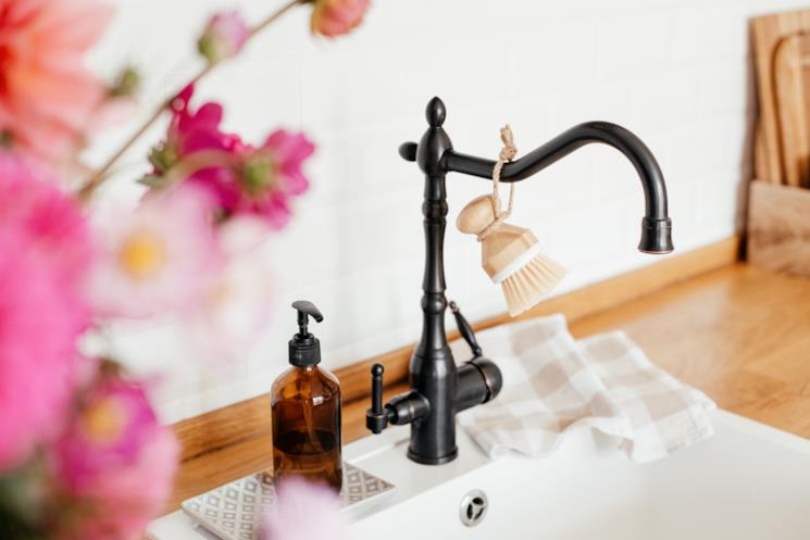 Rubinetto del bagno nero vintage