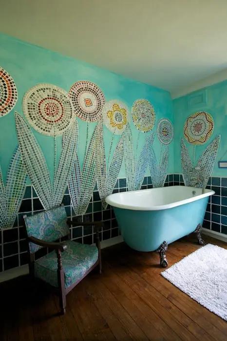 Bagno con parete a mosaico