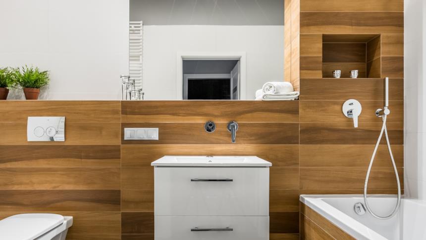 Bagno con nicchia nel muro