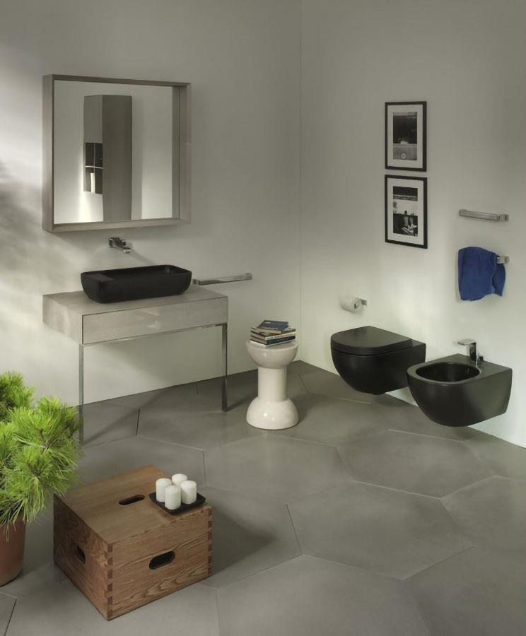 Sanitari neri App di Flaminia