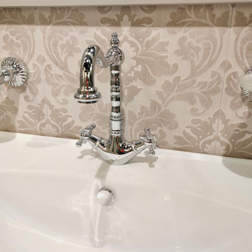 Rubinetto lavabo retrò con doppia manopola 