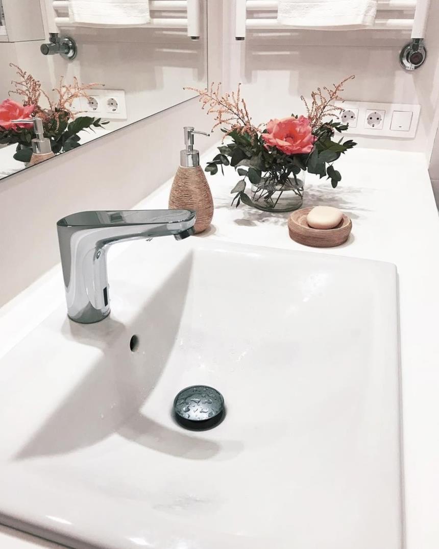 Lavabo con rubinetto automatico Grohe Cosmopolitan