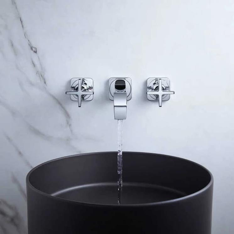Rubinetteria 3 fori lavabo, ad incasso a parete, con bocca d'erogazione 22 cm