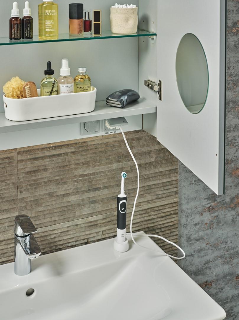 Specchio contenitore interno di Ideal Standard