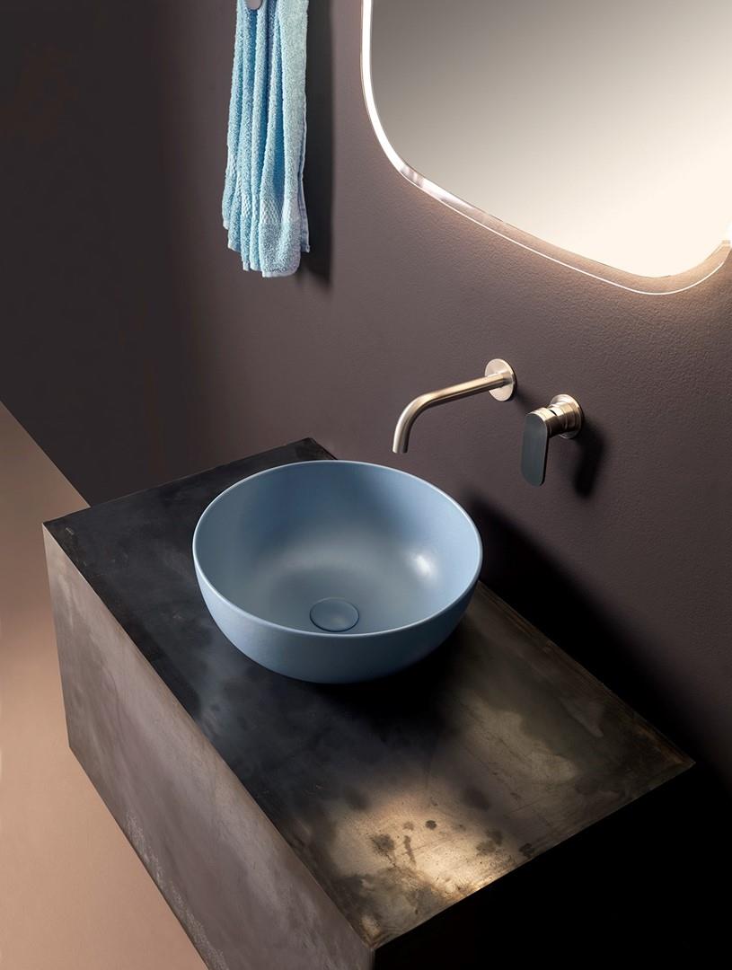 Lavabo da appoggio in ceramica con finitura opaca 