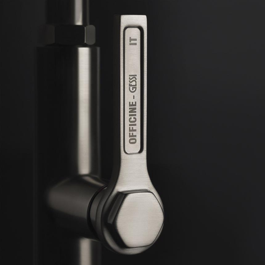 Dettaglio sulla manopola del rubinetto Officine di Gessi