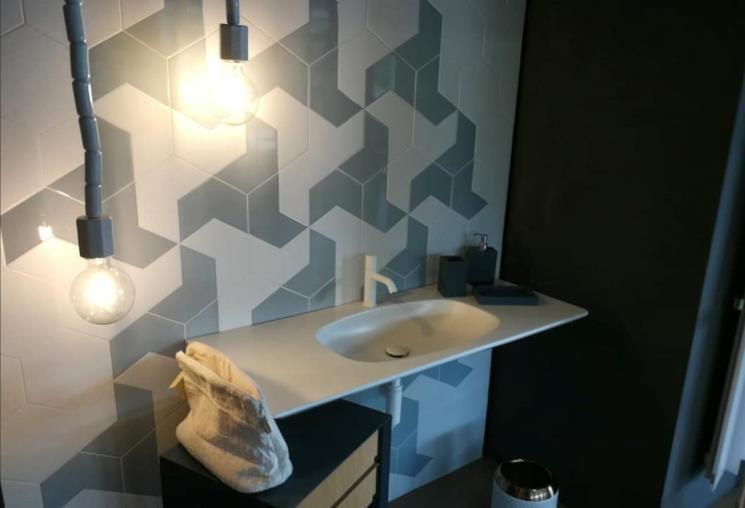 Composizione bagno con consolle Nudaflat sospesa di Flaminia