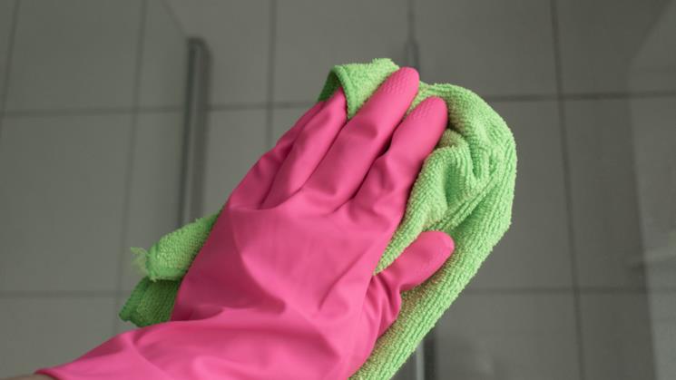 L'acido citrico: rimedio naturale per pulire il calcare del box doccia -  Verdevero