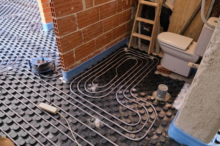 Installazione riscaldamento a pavimento in bagno