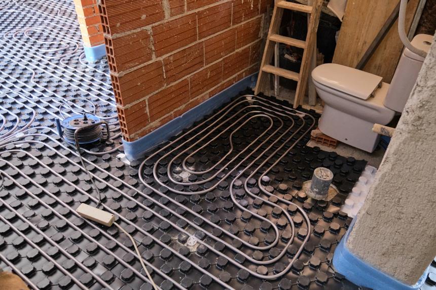 Installazione riscaldamento a pavimento in bagno