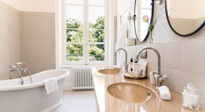 Bagno classico arredato con rubinetti Axor Montreux