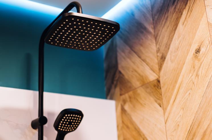 Soffione doccia e doccetta neri