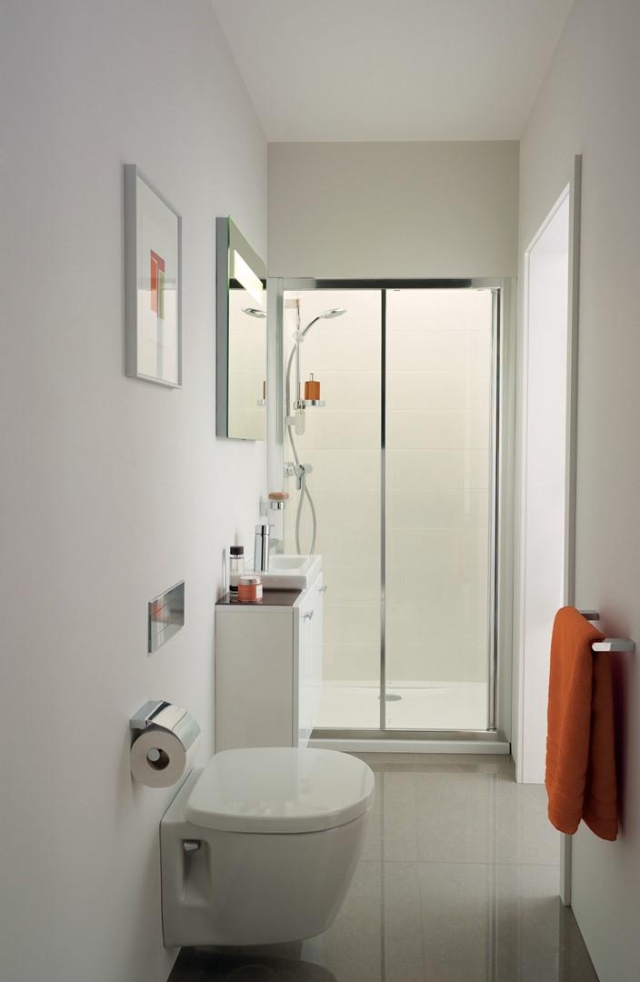 bagno piccolo con arredo sospeso
