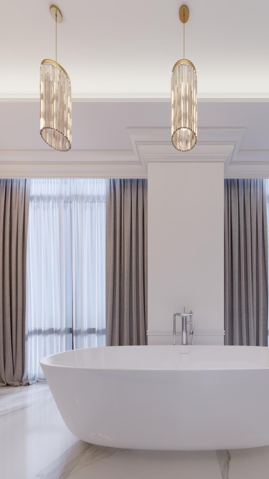 Vasca al centro stanza davanti a finestre con tende 