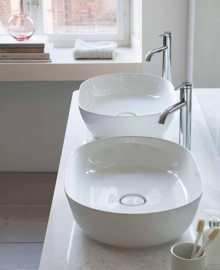 Bagno con doppio lavabo d'appoggio Duravit Luv