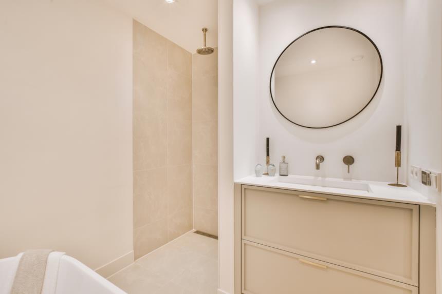 Bagno beige e bianco