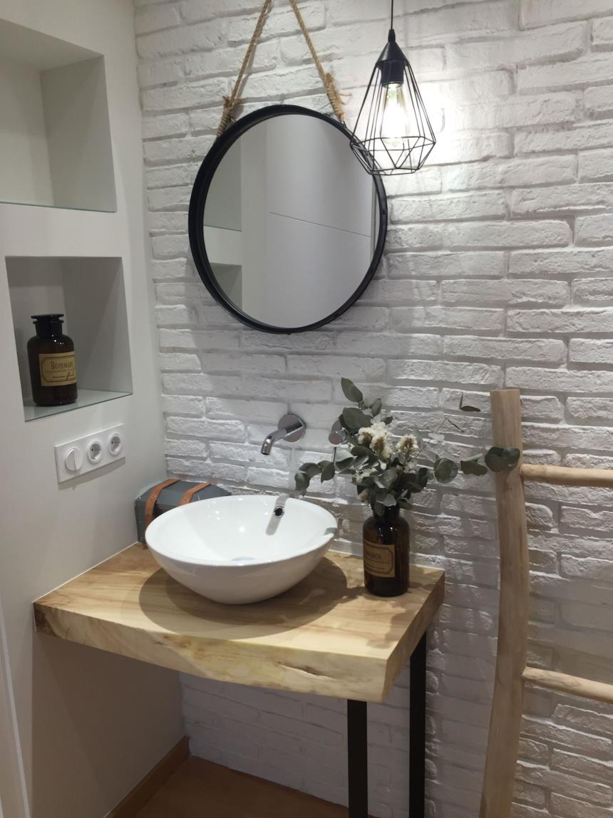 Bagno piccolo con console