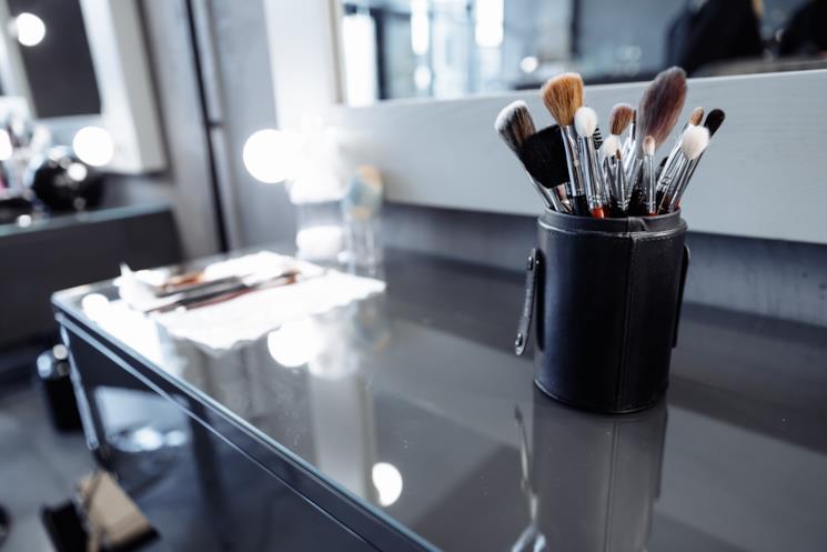 Postazione make-up con specchiera 