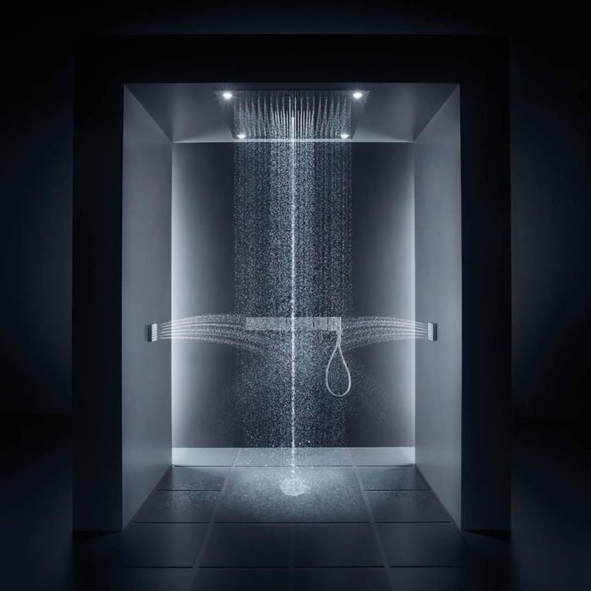 Il getto effetto pioggia di Axor ricopre tutta la doccia
