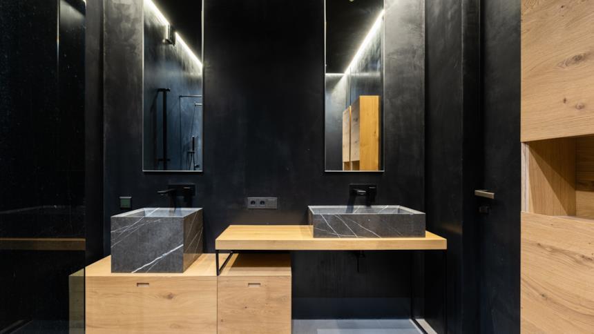 Bagno nero illuminato
