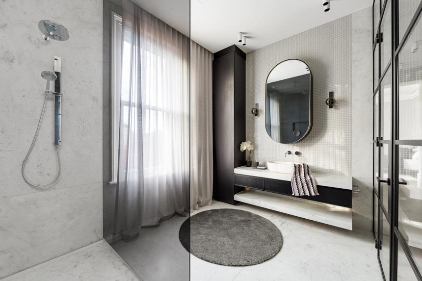 Bagno grigio e bianco