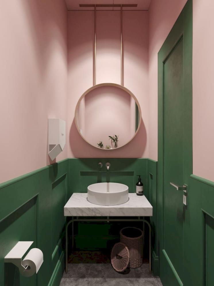Bagno con boiserie verde 