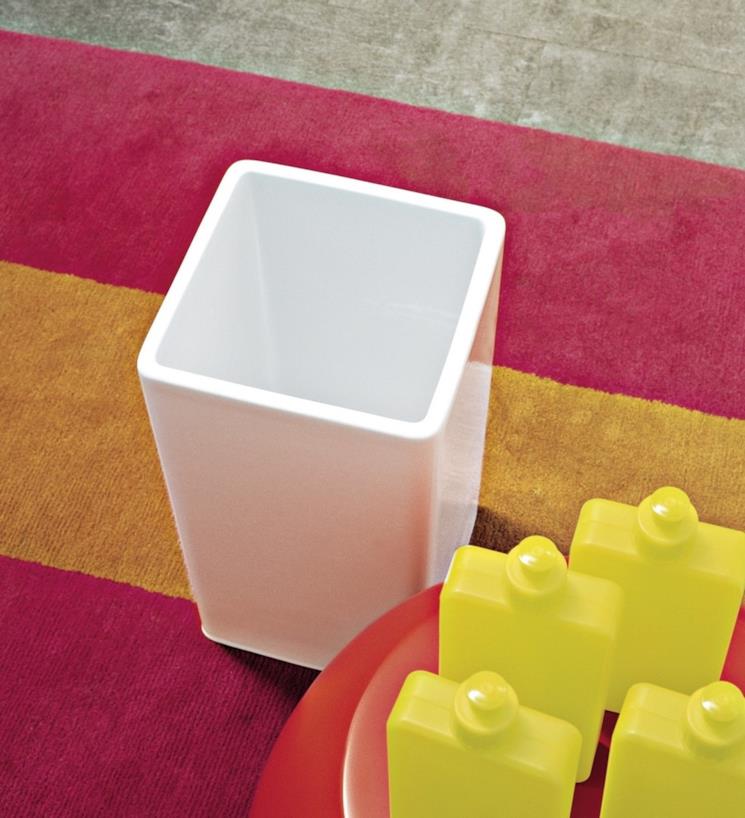 Cestino portarifiuti bianco di design Flaminia