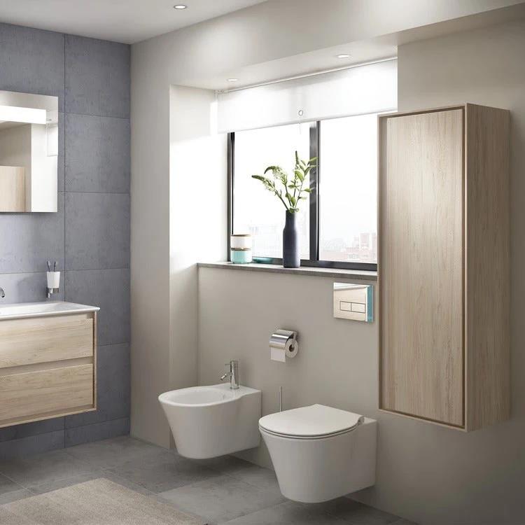 Bagno con bidet e WC sospesi