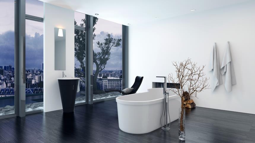 Bagno con vasca freestanding e pavimento in parquet scuro 