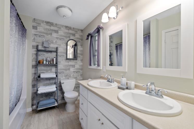 Bagno con mobile a giorno