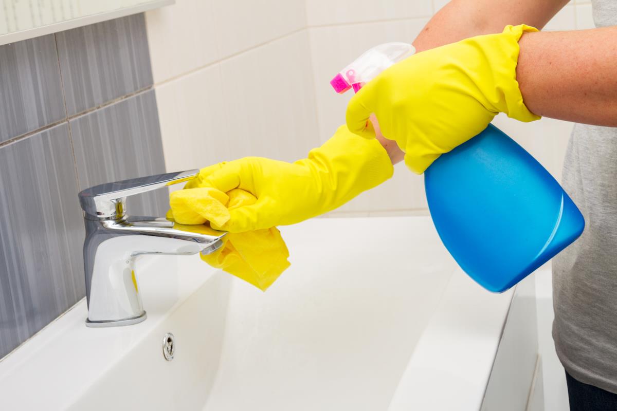 Guida alle soluzioni naturali fai da te per pulire il bagno