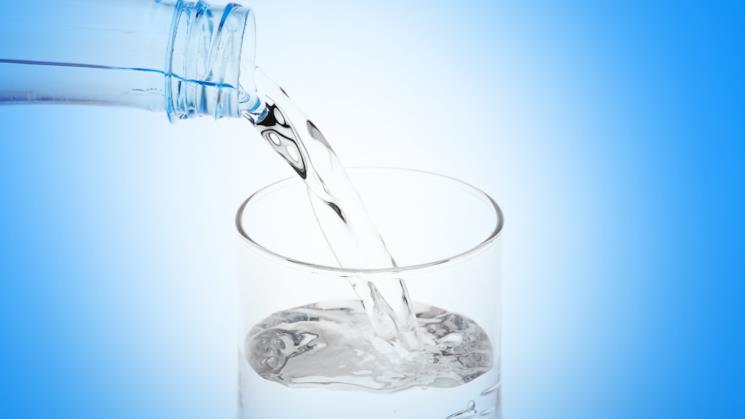 Acqua depurata in bottiglia