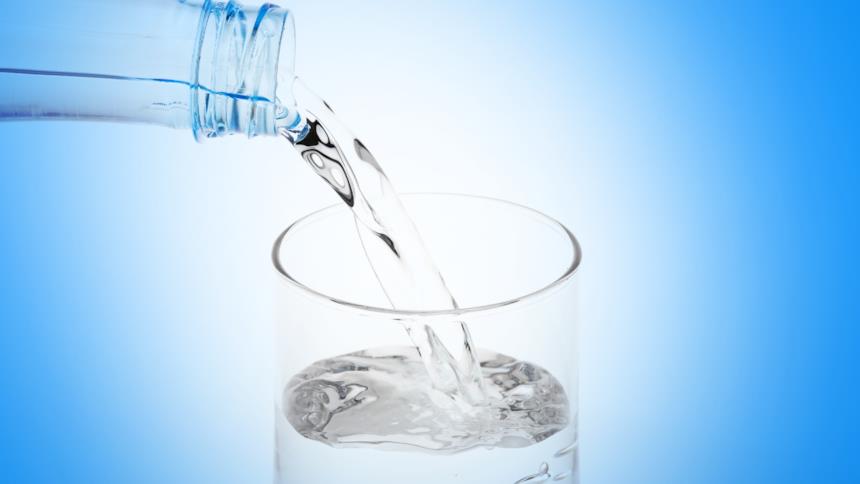 Acqua depurata in bottiglia