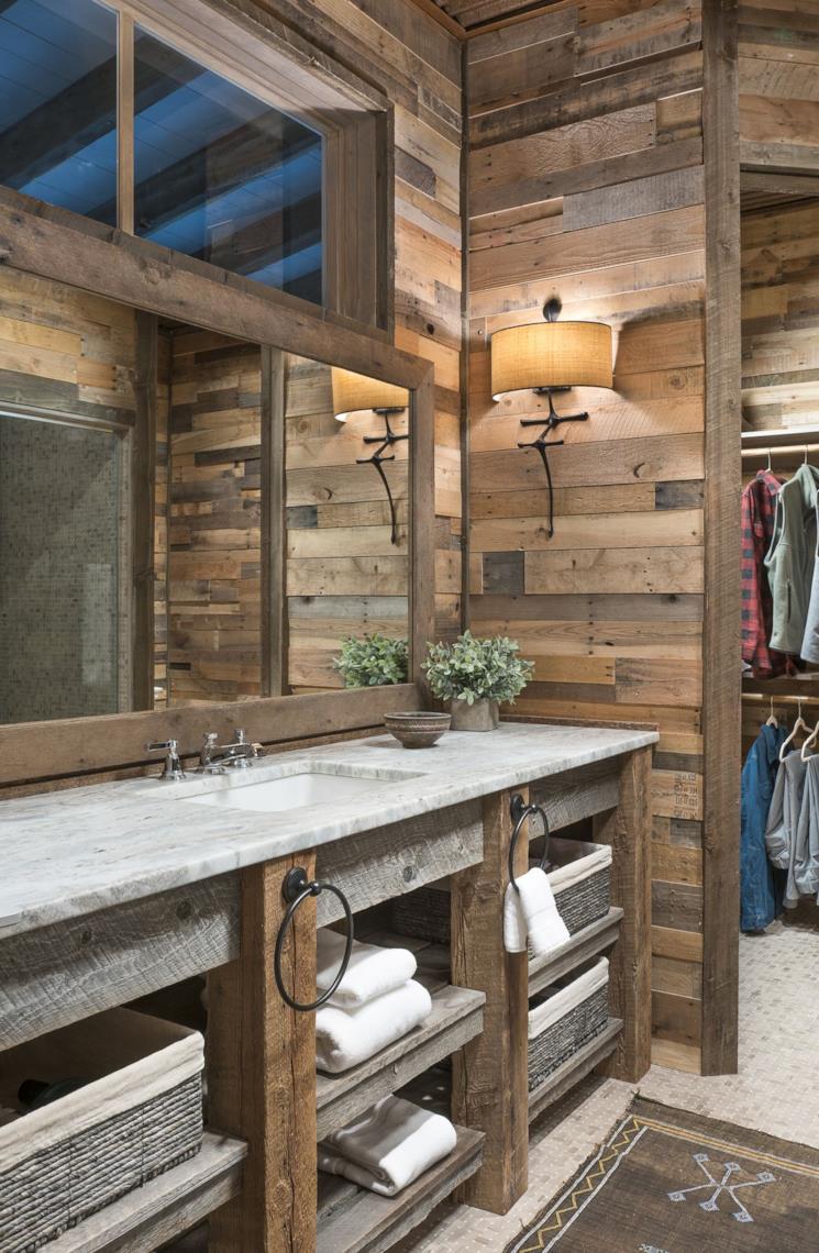 Grande specchio in legno