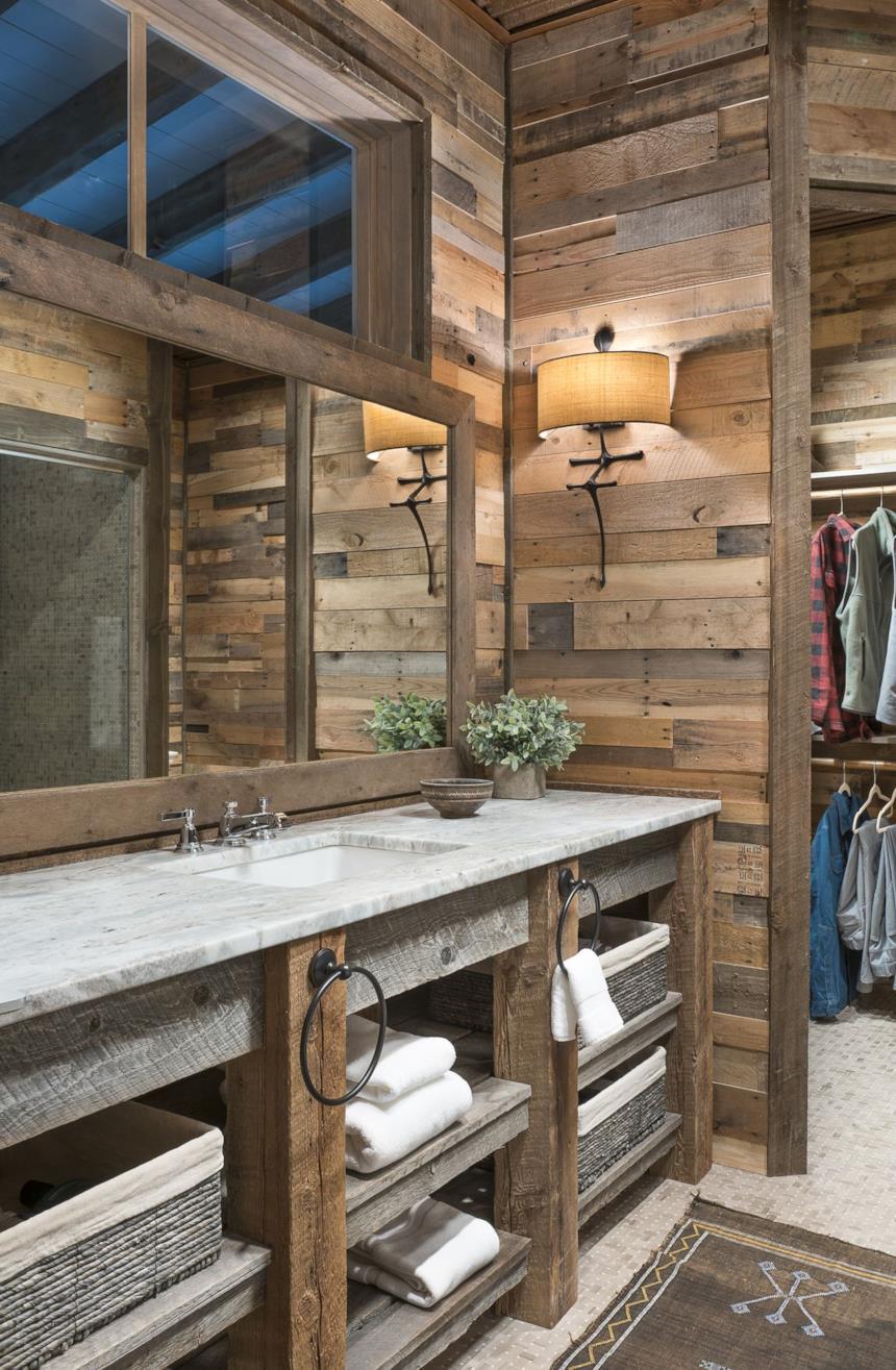 Grande specchio in legno