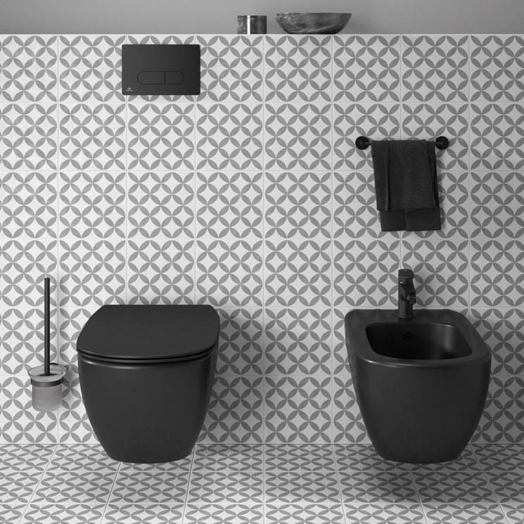 Bidet nero opaco Ideal Standard con rubinetti in acciaio inox