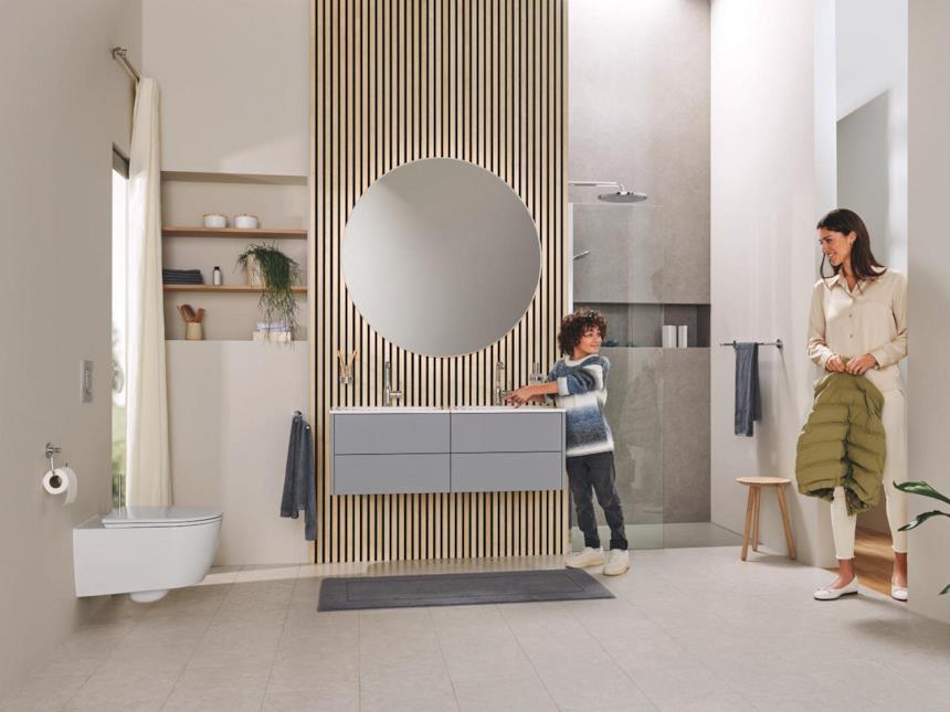 Bagno con doppio lavabo e specchio rotondo 