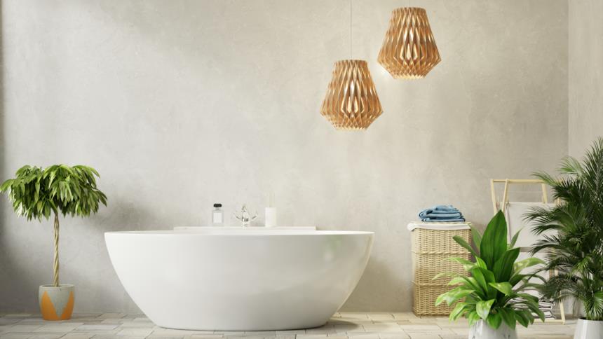 Bagno con lampade in bambù