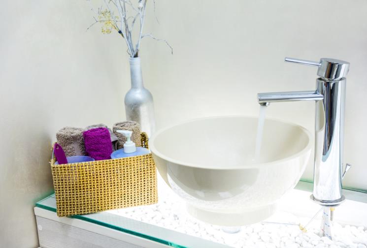 Lavandino in vetro bianco piccolo e tondo 