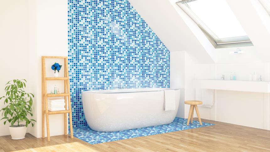 Bagno con parete azzurra a piastrelle