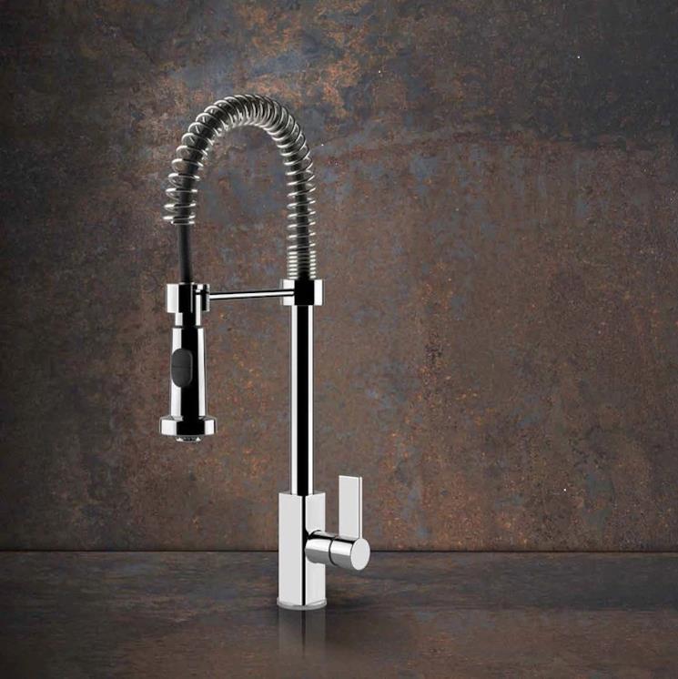 Miscelatore monocomando con canna girevole