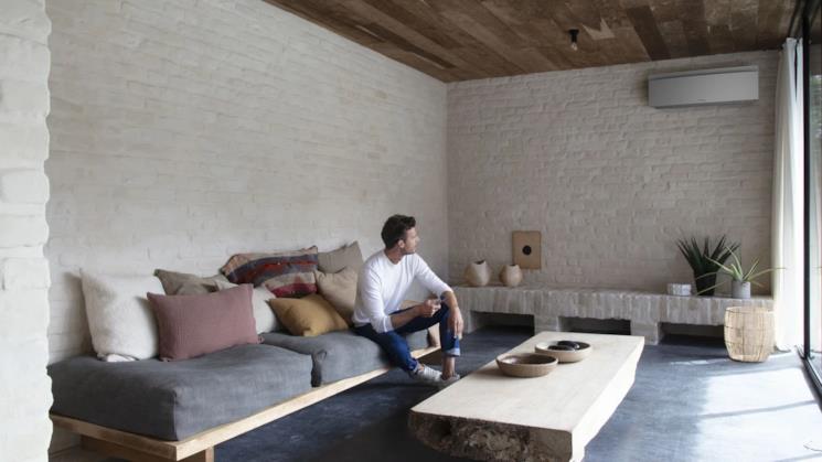 Climatizzatore Daikin a parete installato in soggiorno 