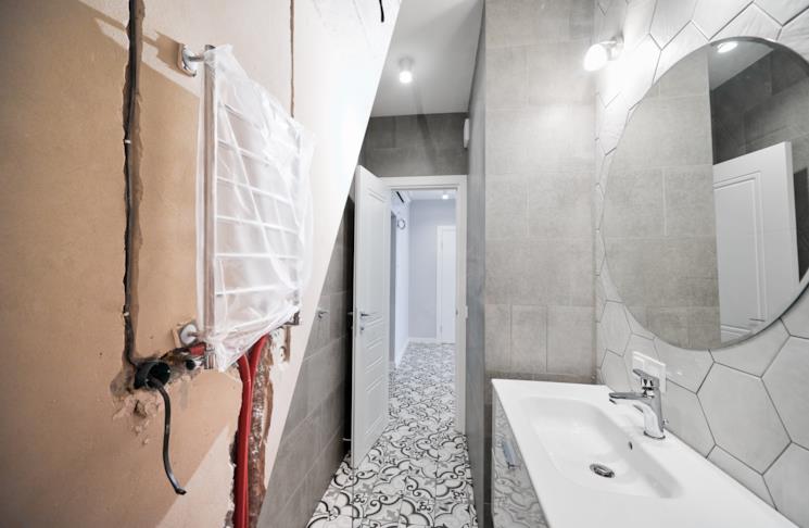 Prima e dopo di un bagno ristrutturato
