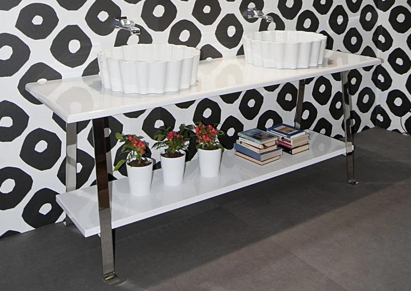 Set lavabi doppio Zero di Flaminia con sfondo retrò