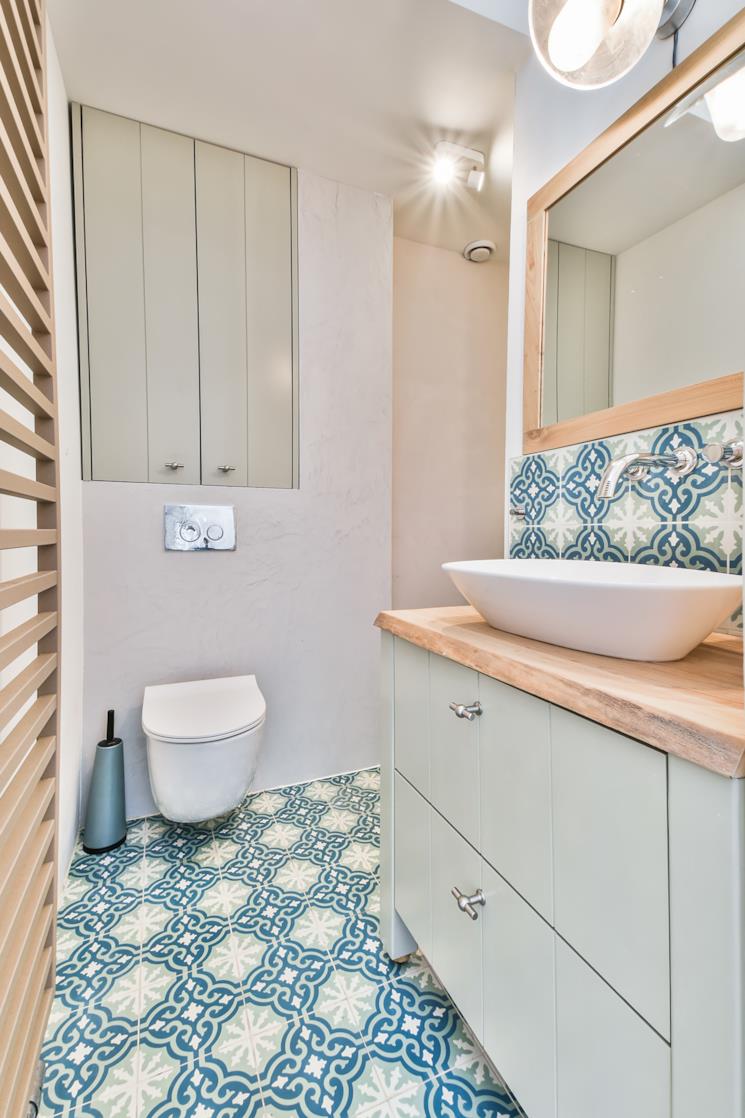 Bagno con piastrelle vintage