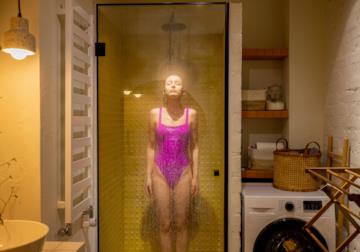 I benefici psicofisici della cromoterapia in doccia