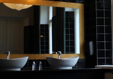 Bagno nero: ispirazioni per creare un ambiente di design e carattere