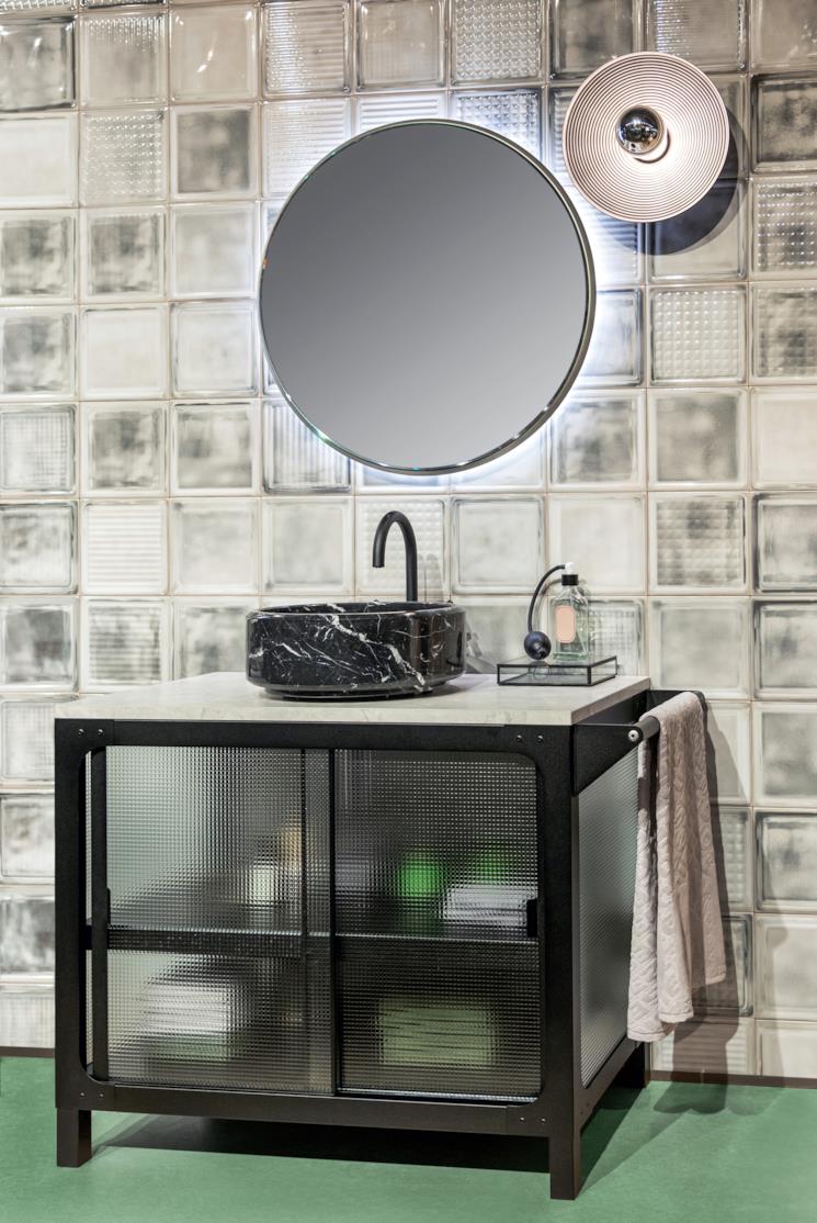 Mobile portalavabo con credenza dai vetri satinati 