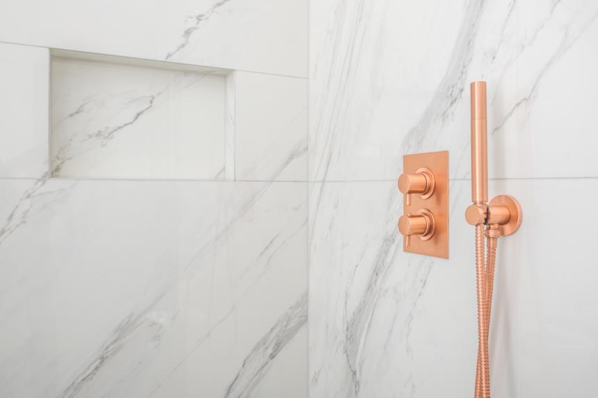 Parete della doccia in marmo bianco 